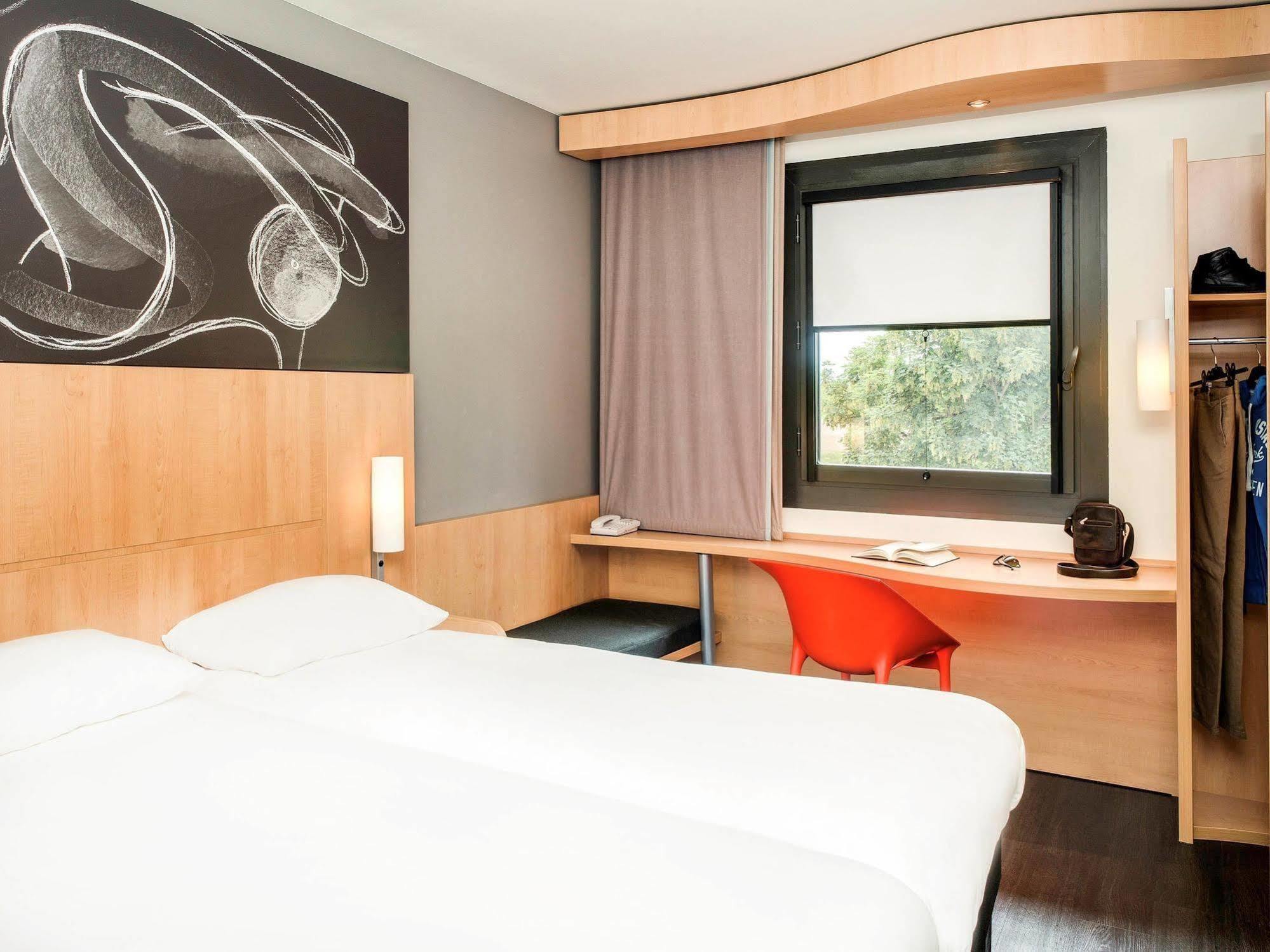 Ibis Montceau Les Mines Ξενοδοχείο Εξωτερικό φωτογραφία