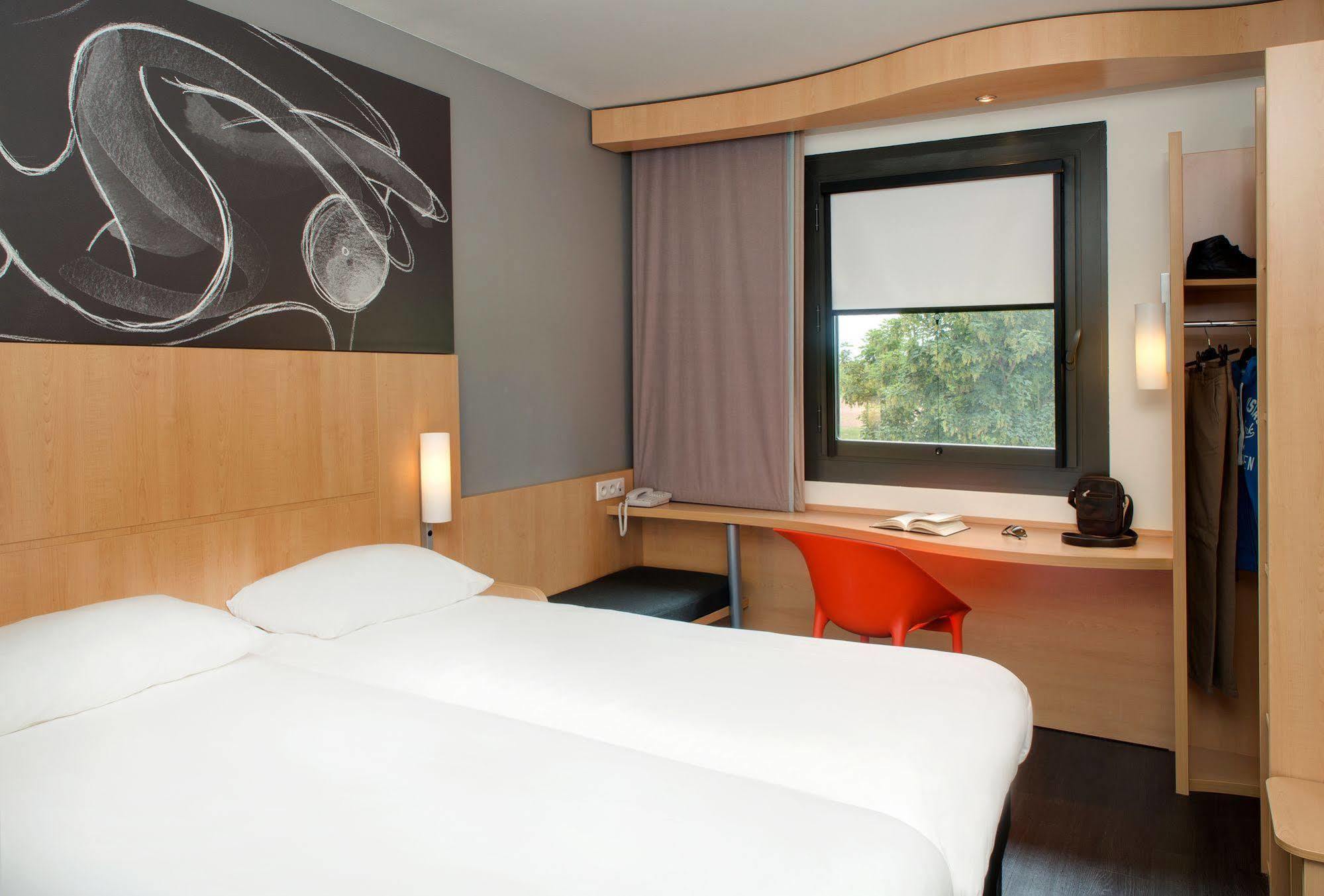 Ibis Montceau Les Mines Ξενοδοχείο Εξωτερικό φωτογραφία